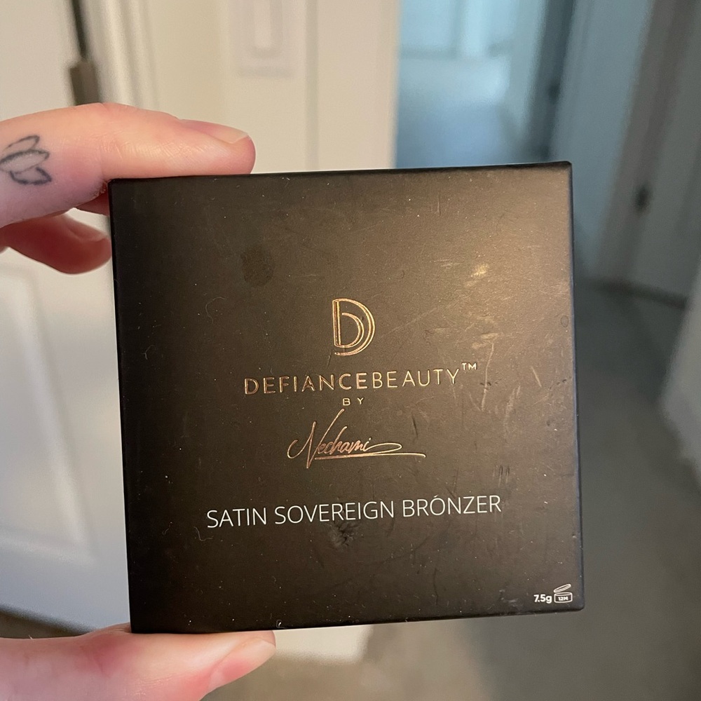 Defiance Beauty Satin Sovereign Bronzer